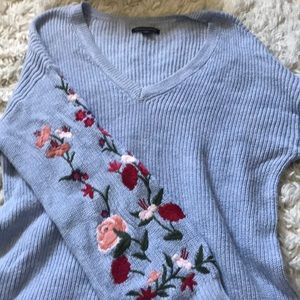 American eagle flower detailed sweater!